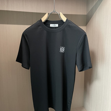 LOEWE刺绣纯色短袖|低调老钱风基础T甄选高支长绒棉面料,手感细腻顺滑,自带垂坠柔光,上身清爽透气,夏 LOEWE刺绣纯色短袖|低调老钱风基础T甄选高支长绒棉面料,手感细腻顺滑,自带垂坠柔光,上身清爽透气,夏