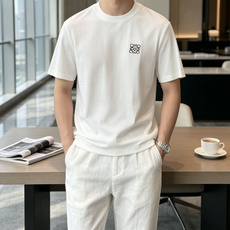 LOEWE刺绣纯色短袖|低调老钱风基础T甄选高支长绒棉面料,手感细腻顺滑,自带垂坠柔光,上身清爽透气,夏 LOEWE刺绣纯色短袖|低调老钱风基础T甄选高支长绒棉面料,手感细腻顺滑,自带垂坠柔光,上身清爽透气,夏