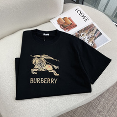 Bur经典战马格纹印花短袖|永不过时的英伦基础T黑白双色经典可选,胸前复古骑士战马大标识,战马内部融入品 Bur经典战马格纹印花短袖|永不过时的英伦基础T黑白双色经典可选,胸前复古骑士战马大标识,战马内部融入品