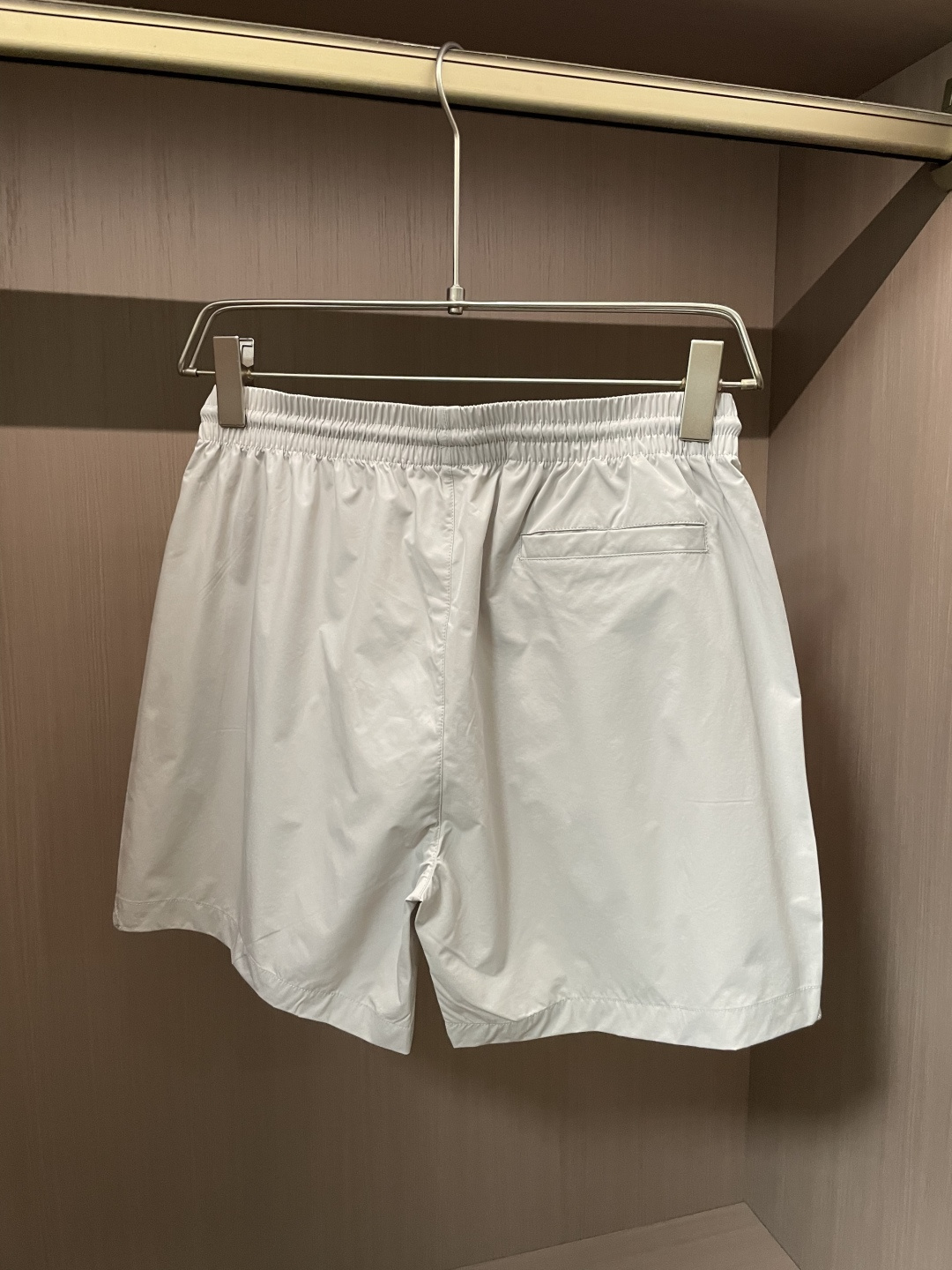 BC盾牌刺绣速干休闲短裤｜夏日清爽万能裤浅灰/藏蓝/纯黑三色基础款，轻薄微皱速干尼龙面料，自带透气凉感，