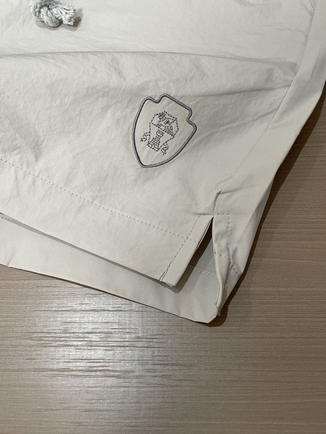 BC盾牌刺绣速干休闲短裤｜夏日清爽万能裤浅灰/藏蓝/纯黑三色基础款，轻薄微皱速干尼龙面料，自带透气凉感，