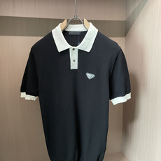 Prad 2026ss夏季新品男士针织翻领短袖衫!独家首发 采用纤维超细与高弹的伊力特纱线织造而成,质感 Prad 2026ss夏季新品男士针织翻领短袖衫!独家首发 采用纤维超细与高弹的伊力特纱线织造而成,质感