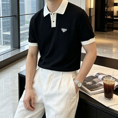 Prad 2026ss夏季新品男士针织翻领短袖衫!独家首发 采用纤维超细与高弹的伊力特纱线织造而成,质感 Prad 2026ss夏季新品男士针织翻领短袖衫!独家首发 采用纤维超细与高弹的伊力特纱线织造而成,质感