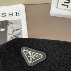 Prad 2026ss夏季新品男士针织翻领短袖衫!独家首发 采用纤维超细与高弹的伊力特纱线织造而成,质感 Prad 2026ss夏季新品男士针织翻领短袖衫!独家首发 采用纤维超细与高弹的伊力特纱线织造而成,质感