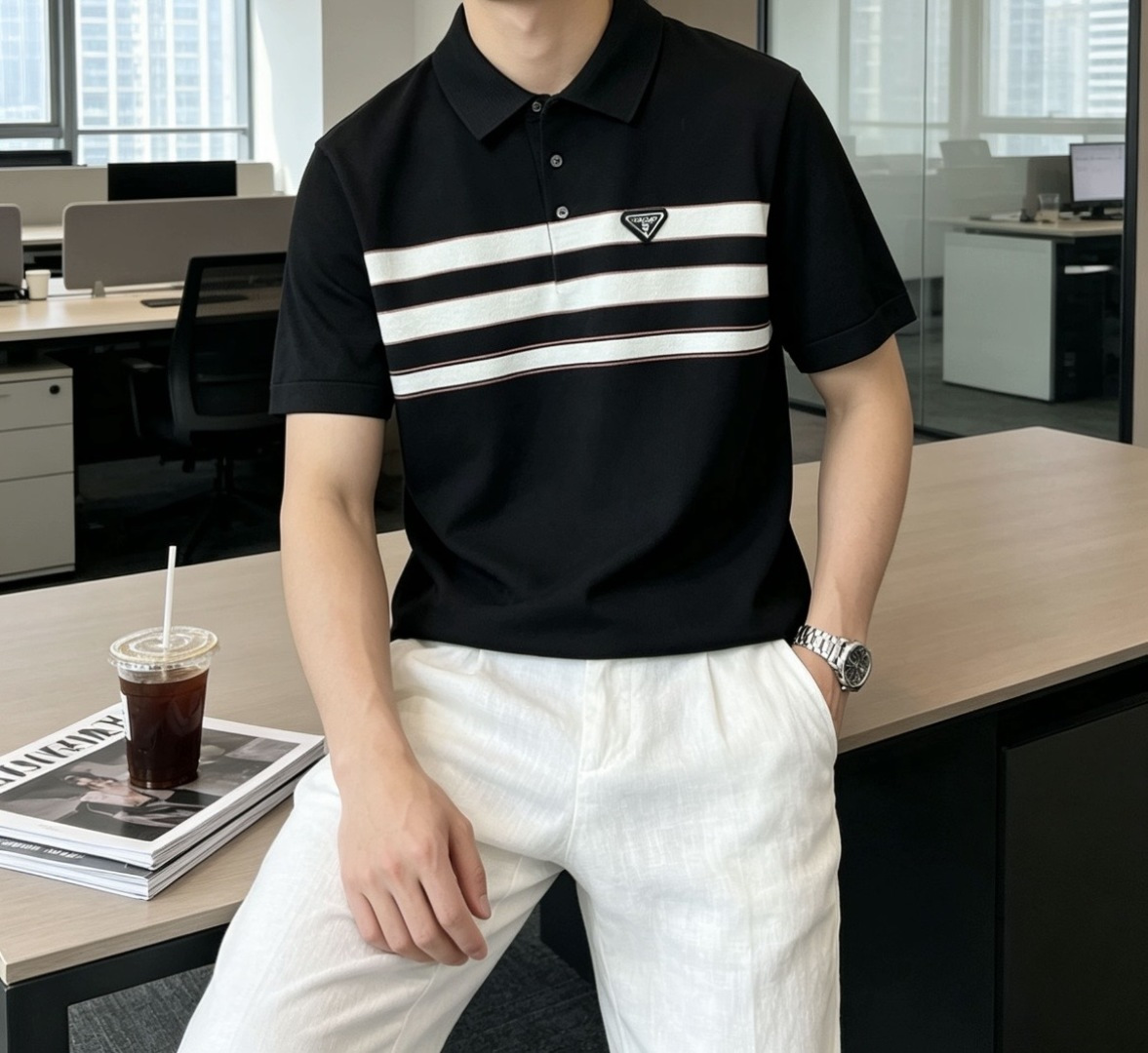 NO:913501,Prad 2026ss new summer men’s knitted lapel short-sleeved shirt!  Exclusive first release. It is woven with ultra-fine fiber and high-elastic Yilite yarn. The texture and texture are super soft, very light and soft, and the hand feels extremely delicate and silky. The finer the yarn, the harder it is to work, and it is very time-consuming and material-consuming. It is a super rare product. The particularity of the fabric of each piece of clothing makes it silky soft and smooth. The unique embroidery pattern on the chest, you can feel its softness and smoothness when it comes into contact with the skin!  The overall design is simple and elegant, continuing the classic, calm and elegant classic color scheme, naturally exuding casual elegance. Size m-xxxl Qi, prada, T-shirt,19860909Prad 2026ss夏季新品男士针织翻领短袖衫！独家首发 采用纤维超细与高弹的伊力特纱线织造而成,质感与纹理都是超级的柔和,非常的轻薄柔软,手感极其的细腻丝滑,纱线越细做工就越难,并且非常的耗时耗料,超级难得一见的佳品,每件衣服的面料的特殊性使它具有丝般的柔软和润滑,胸前独特刺绣图案,与肌肤接触就能感觉到它的柔软和爽滑！整体简洁、大气,延续经典,沉稳大气的经典配色,自然散发出的休闲儒雅 尺码m-xxxl    齐,,prada,T-shirt,,Men's clothing