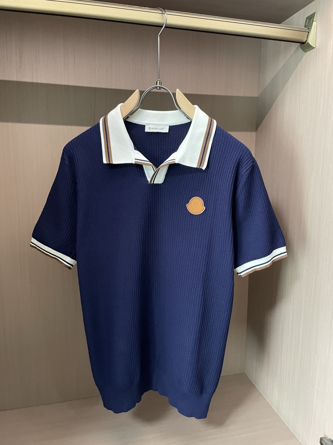 蒙口 2026ss夏季新品男士针织翻领短袖衫！独家首发 采用纤维超细与高弹的伊力特纱线织造而成，质感与纹