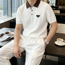 Prad 2026ss夏季新品男士针织翻领短袖衫!独家首发 采用纤维超细与高弹的伊力特纱线织造而成,质感 Prad 2026ss夏季新品男士针织翻领短袖衫!独家首发 采用纤维超细与高弹的伊力特纱线织造而成,质感