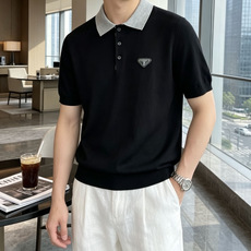 Prad 2026ss夏季新品男士针织翻领短袖衫!独家首发 采用纤维超细与高弹的伊力特纱线织造而成,质感 Prad 2026ss夏季新品男士针织翻领短袖衫!独家首发 采用纤维超细与高弹的伊力特纱线织造而成,质感