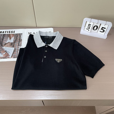 Prad 2026ss夏季新品男士针织翻领短袖衫!独家首发 采用纤维超细与高弹的伊力特纱线织造而成,质感 Prad 2026ss夏季新品男士针织翻领短袖衫!独家首发 采用纤维超细与高弹的伊力特纱线织造而成,质感