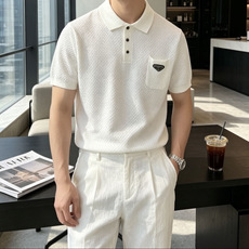 Prad 2026ss夏季新品男士针织翻领短袖衫!独家首发 采用纤维超细与高弹的伊力特纱线织造而成,质感 Prad 2026ss夏季新品男士针织翻领短袖衫!独家首发 采用纤维超细与高弹的伊力特纱线织造而成,质感