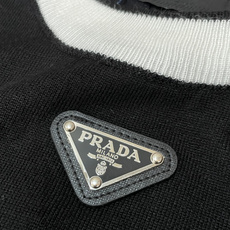 Prad 2026ss夏季新品男士针织圆领短袖衫!独家首发 采用纤维超细与高弹的伊力特纱线织造而成,质感 Prad 2026ss夏季新品男士针织圆领短袖衫!独家首发 采用纤维超细与高弹的伊力特纱线织造而成,质感