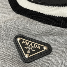 Prad 2026ss夏季新品男士针织圆领短袖衫!独家首发 采用纤维超细与高弹的伊力特纱线织造而成,质感 Prad 2026ss夏季新品男士针织圆领短袖衫!独家首发 采用纤维超细与高弹的伊力特纱线织造而成,质感