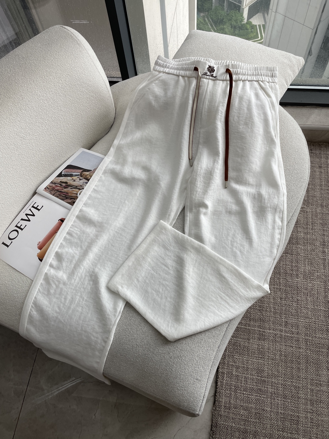 NO:912280,. LP 1966 Spring and Summer The latest casual pants, customized linen and cotton fabric, soft and sweat-wicking, extremely comfortable. The upper body is very comfortable, with original accessories details. The upper body is sports, casual and fashionable, a must-have for leisure and travel. Size m-xxxl,, loro piana,19860909.  LP 1966春夏 最新款休闲裤,订制麻棉面料 柔软排汗,舒适度极高.上身非常舒爽,原版辅料细节.上身运动休闲时尚,出街休闲、外出旅游必备. 尺码 m-xxxl,,loro piana,,Men's clothing