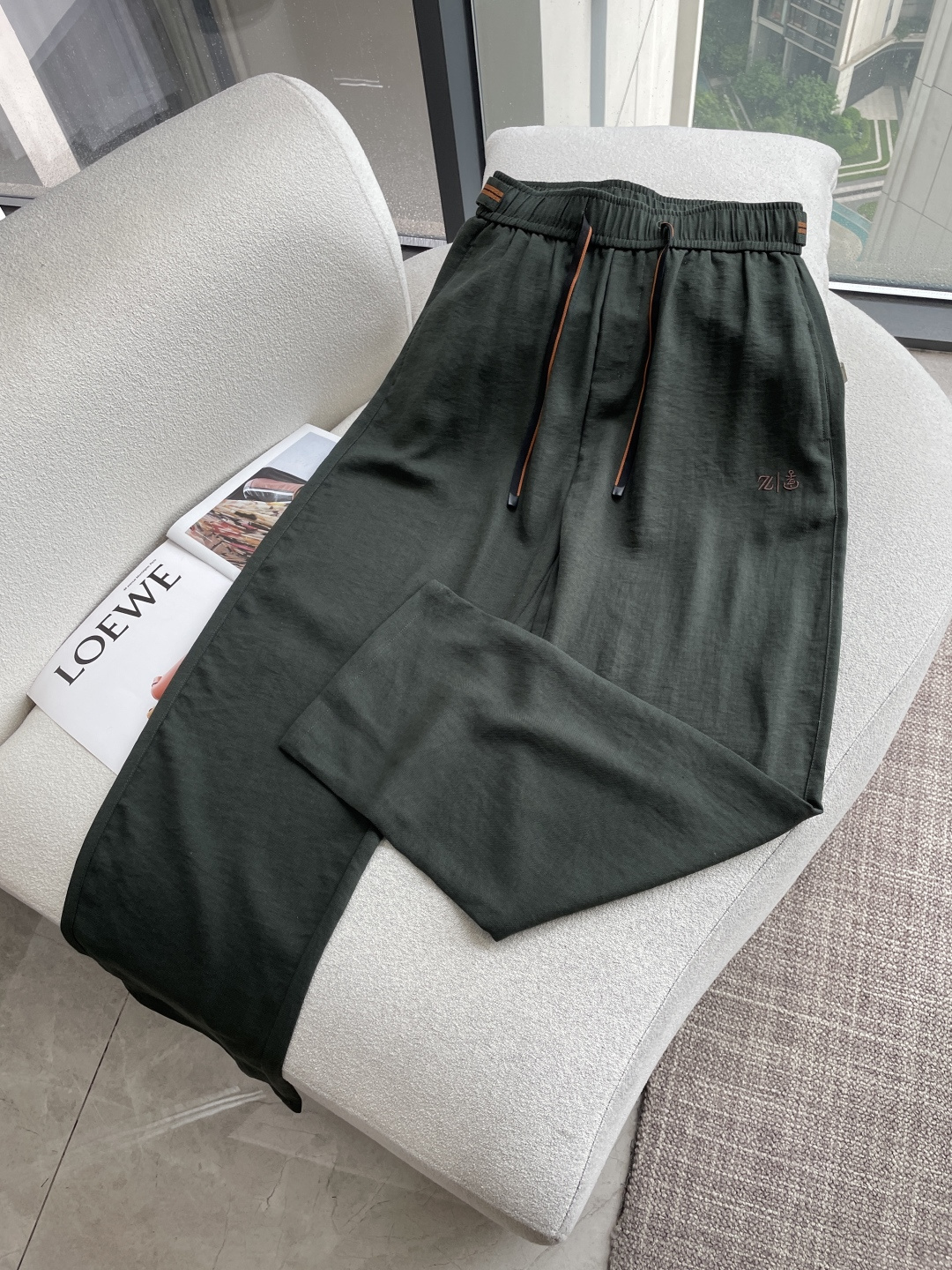 NO:912267,. Zegna 2026 spring and summer latest casual pants, customized linen and cotton fabric, soft and sweat-wicking, extremely comfortable. The upper body is very comfortable, with original accessories details. The upper body is sporty, casual and fashionable, a must-have for leisure and travel. Size m-xxxl,,zegna,19860909.  杰尼亚 2026春夏 最新款休闲裤,订制麻棉面料 柔软排汗,舒适度极高.上身非常舒爽,原版辅料细节.上身运动休闲时尚,出街休闲、外出旅游必备. 尺码 m-xxxl,,zegna,,Men's clothing