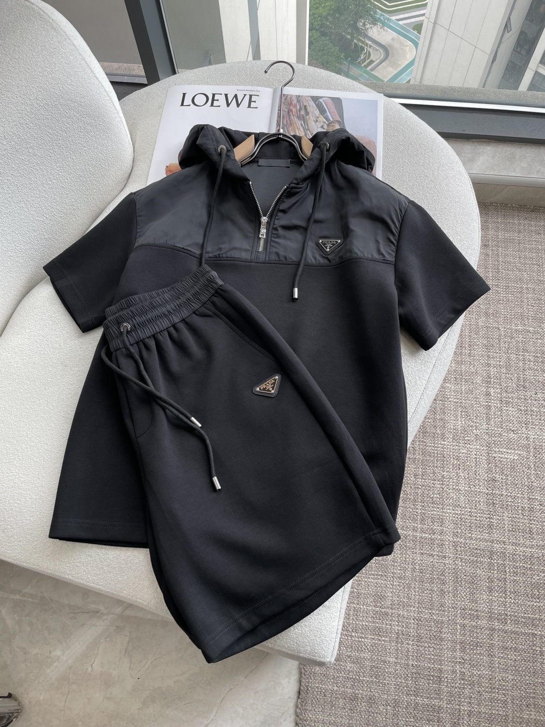 NO:915078,Prad Round Neck Short Sleeve Shorts Suit Half Sleeve Suit Top Version Trading Company Channel Order, Overseas Boutique Exclusive Limited Sale, Classic Is Eternal, It Is Absolutely Worth It!  This type of suit is also a must-have for lazy people. You don’t have to think about how to match it, you can just get it in one set!  Customized fabrics are provided by customers, which are smooth to the touch, yet crisp and stylish, and the upper body is full of texture!  The overall design is simple and elegant without losing style. It has a strong sense of upper body and is definitely at the forefront of fashion. It is very comfortable to wear. There is no need to say much about the style and cut of the pants. The upper body is exquisite and lively. It is truly a palace-level casual pants that can be used in various occasions whether it is sports or leisure. It is worthy of Amway and roaring recommendation!  !  Size m-xxxl,,prada,shorts,T-shirt,19860909Prad 圆领短袖短裤套装 半袖套装顶级版本贸易公司渠道订单,海外精品独家限定发售,经典即永恒,入手绝对值的！这种类型的套装也是懒人必备的一套,不用想怎么搭配,直接一套轻松搞定！客供定制面料,触感顺滑,却又挺括有型,上身质感十足！ 整体简洁大方而不失格调,上身感极强,绝对走在时尚最前端,穿着非常舒适,裤型款式和裁剪亦无需多言,上身精致跃然,真正殿堂级的休闲裤,无论是运动还是休闲时候都能胜任各种场合,值得安利,咆哮推荐！！ 尺码m-xxxl,,prada,shorts,T-shirt,,Men's clothing
