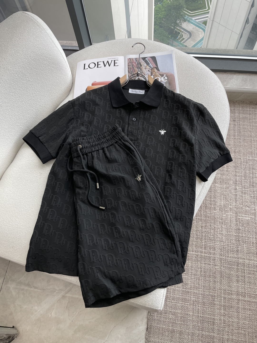 NO:915073,DAO Round Neck Short Sleeve Shorts Suit Half Sleeve Suit Top Version Trading Company Channel Order, Overseas Boutique Exclusive Limited Sale, Classic Is Eternal, It Is Absolutely Worth It!  This type of suit is also a must-have for lazy people. You don’t have to think about how to match it, you can just get it in one set!  Customized fabrics are provided by customers, which are smooth to the touch, yet crisp and stylish, and the upper body is full of texture!  The overall design is simple and elegant without losing style. It has a strong sense of upper body and is definitely at the forefront of fashion. It is very comfortable to wear. There is no need to say much about the style and cut of the pants. The upper body is exquisite and lively. It is truly a palace-level casual pants that can be used in various occasions whether it is sports or leisure. It is worthy of Amway and roaring recommendation!  !  Size m-xxxl,,shorts,T-shirt,19860909D奥 圆领短袖短裤套装 半袖套装顶级版本贸易公司渠道订单,海外精品独家限定发售,经典即永恒,入手绝对值的！这种类型的套装也是懒人必备的一套,不用想怎么搭配,直接一套轻松搞定！客供定制面料,触感顺滑,却又挺括有型,上身质感十足！ 整体简洁大方而不失格调,上身感极强,绝对走在时尚最前端,穿着非常舒适,裤型款式和裁剪亦无需多言,上身精致跃然,真正殿堂级的休闲裤,无论是运动还是休闲时候都能胜任各种场合,值得安利,咆哮推荐！！ 尺码m-xxxl,,shorts,T-shirt,,Men's clothing