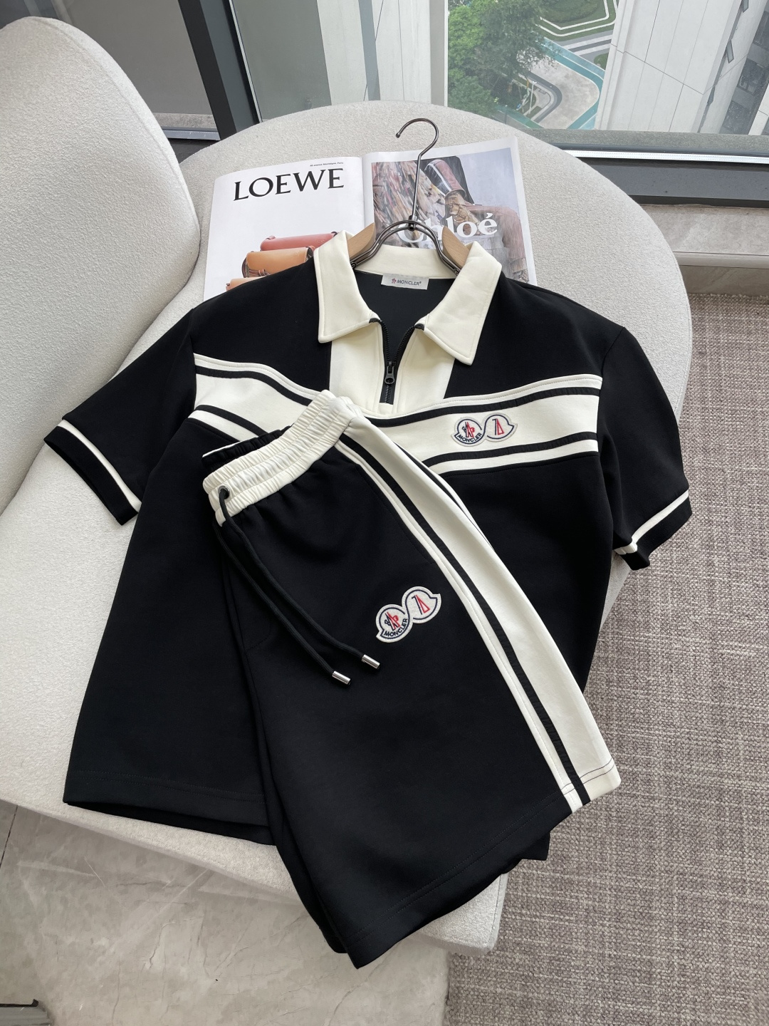 NO:915076,Mouth cover, lapel short-sleeved shorts suit, half-sleeved suit, top version, trading company channel order, overseas boutique exclusive limited sale, classic is eternal, it is definitely worth buying!  This type of suit is also a must-have for lazy people. You don’t have to think about how to match it, you can just get it in one set!  Customized fabrics are provided by customers, which are smooth to the touch, yet crisp and stylish, and the upper body is full of texture!  The overall design is simple and elegant without losing style. It has a strong sense of upper body and is definitely at the forefront of fashion. It is very comfortable to wear. There is no need to say much about the style and cut of the pants. The upper body is exquisite and lively. It is truly a palace-level casual pants that can be used in various occasions whether it is sports or leisure. It is worthy of Amway and roaring recommendation!  !  Size m-xxxl,,Moncler,shorts,T-shirt,19860909蒙口 翻领短袖短裤套装 半袖套装顶级版本贸易公司渠道订单,海外精品独家限定发售,经典即永恒,入手绝对值的！这种类型的套装也是懒人必备的一套,不用想怎么搭配,直接一套轻松搞定！客供定制面料,触感顺滑,却又挺括有型,上身质感十足！ 整体简洁大方而不失格调,上身感极强,绝对走在时尚最前端,穿着非常舒适,裤型款式和裁剪亦无需多言,上身精致跃然,真正殿堂级的休闲裤,无论是运动还是休闲时候都能胜任各种场合,值得安利,咆哮推荐！！ 尺码m-xxxl,,Moncler,shorts,T-shirt,,Men's clothing