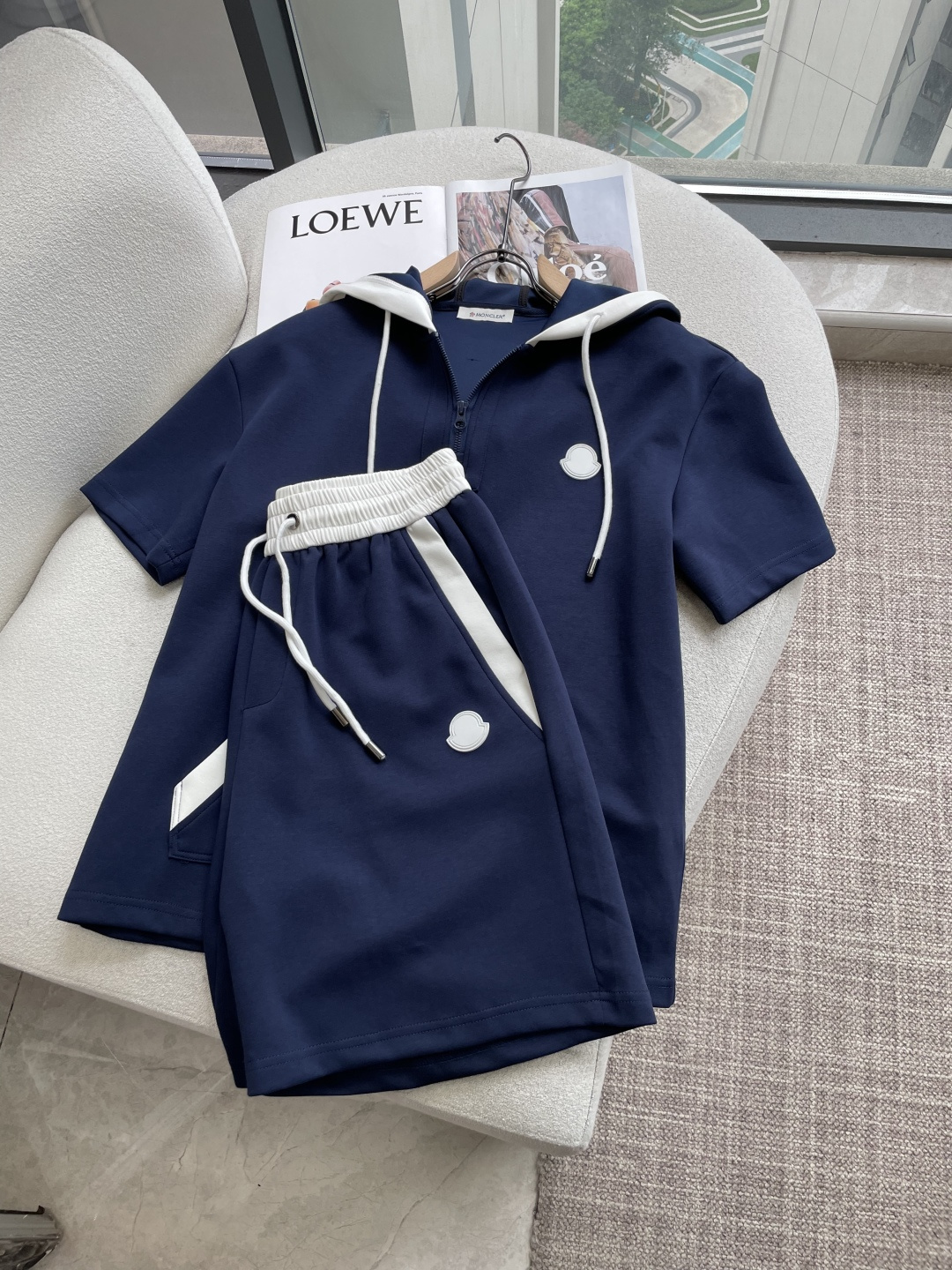 NO:915082,Mouth-covered hooded short-sleeved shorts suit and half-sleeved suit. Top version. Ordered through trading company channel. Exclusive and limited sale of overseas products. Classic is timeless. It is definitely worth buying!  This type of suit is also a must-have for lazy people. You don’t have to think about how to match it, you can just get it in one set!  Customized fabrics are provided by customers, which are smooth to the touch, yet crisp and stylish, and the upper body is full of texture!  The overall design is simple and elegant without losing style. It has a strong sense of upper body and is definitely at the forefront of fashion. It is very comfortable to wear. There is no need to say much about the style and cut of the pants. The upper body is exquisite and lively. It is truly a palace-level casual pants that can be used in various occasions whether it is sports or leisure. It is worthy of Amway and roaring recommendation!  !  Size m-xxxl,,Moncler,shorts,T-shirt,hats,19860909蒙口 连帽短袖短裤套装 半袖套装顶级版本贸易公司渠道订单,海外精品独家限定发售,经典即永恒,入手绝对值的！这种类型的套装也是懒人必备的一套,不用想怎么搭配,直接一套轻松搞定！客供定制面料,触感顺滑,却又挺括有型,上身质感十足！ 整体简洁大方而不失格调,上身感极强,绝对走在时尚最前端,穿着非常舒适,裤型款式和裁剪亦无需多言,上身精致跃然,真正殿堂级的休闲裤,无论是运动还是休闲时候都能胜任各种场合,值得安利,咆哮推荐！！ 尺码m-xxxl,,Moncler,shorts,T-shirt,hats,,Men's clothing