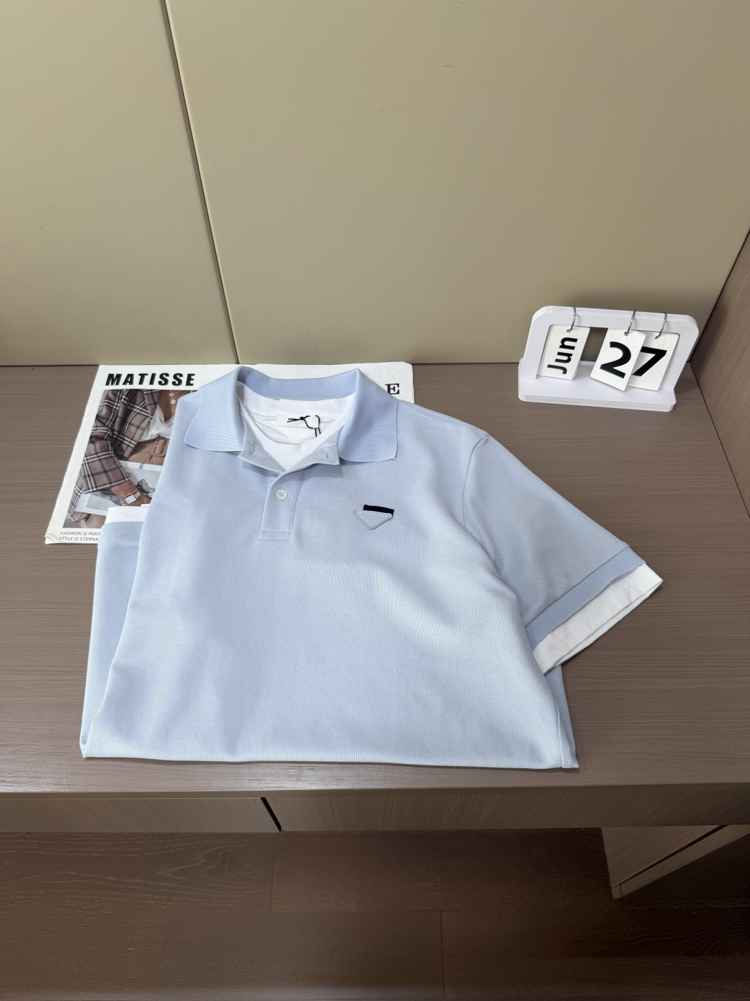 Prad浅蓝撞色Polo衫，清爽绅士夏日刚需 精选高支珠地棉面料，透气排汗，上身干爽不粘肤，自带柔和肌理感，久穿不易变形
