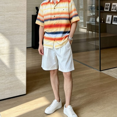 Loewe落日渐变条纹短袖衬衫,把夏日晚霞穿在身上 顺滑垂感天丝混纺面料,轻薄透气,上身自带凉感,不闷不皱,度假通勤都适 Loewe落日渐变条纹短袖衬衫,把夏日晚霞穿在身上 顺滑垂感天丝混纺面料,轻薄透气,上身自带凉感,不闷不皱,度假通勤都适