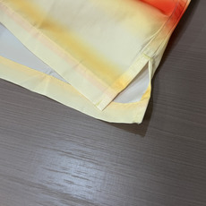 Loewe落日渐变条纹短袖衬衫,把夏日晚霞穿在身上 顺滑垂感天丝混纺面料,轻薄透气,上身自带凉感,不闷不皱,度假通勤都适 Loewe落日渐变条纹短袖衬衫,把夏日晚霞穿在身上 顺滑垂感天丝混纺面料,轻薄透气,上身自带凉感,不闷不皱,度假通勤都适