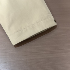 Bur经典卡其战马刺绣短款工装夹克,永不过时的通勤轻奢单品 甄选高支防水棉质面料,挺括有型不易褶皱,兼具防风抗小雨实用性 Bur经典卡其战马刺绣短款工装夹克,永不过时的通勤轻奢单品 甄选高支防水棉质面料,挺括有型不易褶皱,兼具防风抗小雨实用性