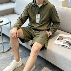 加拿大鹅轻薄防晒两件套,户外休闲懒人成套穿搭 整套采用同款轻量化速干面料,轻薄透气,自带UPF防晒力,防水抗皱,上身零负 加拿大鹅轻薄防晒两件套,户外休闲懒人成套穿搭 整套采用同款轻量化速干面料,轻薄透气,自带UPF防晒力,防水抗皱,上身零负