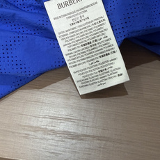 Bur战马印花轻薄连帽防晒夹克|双色可选,春夏百搭通勤外套 采用轻量化皱感尼龙面料,上身轻盈无负重,自带高倍防晒、轻微防 Bur战马印花轻薄连帽防晒夹克|双色可选,春夏百搭通勤外套 采用轻量化皱感尼龙面料,上身轻盈无负重,自带高倍防晒、轻微防