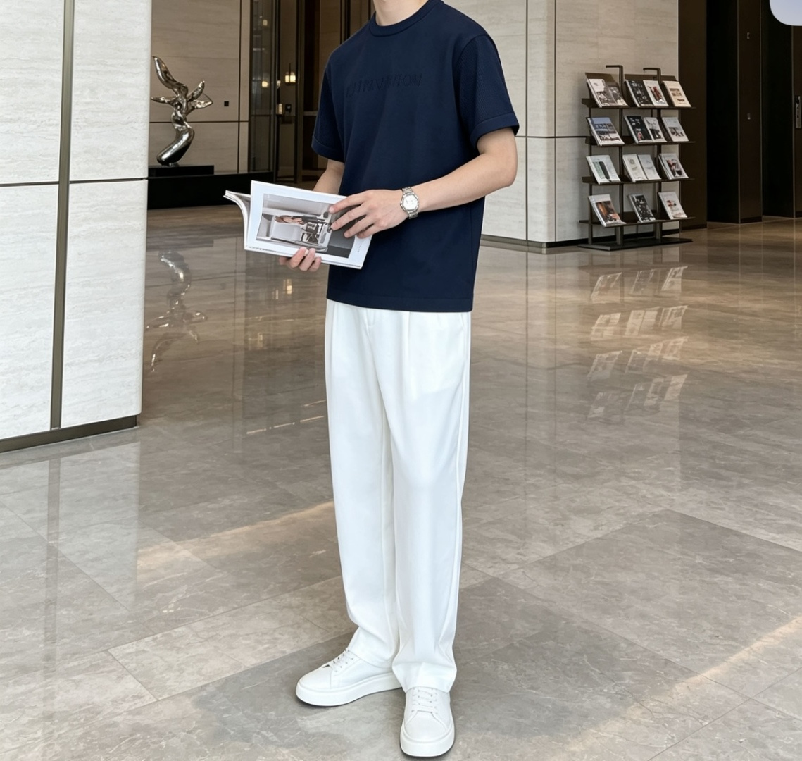 Lv撞网眼拼接针织短袖｜两色轻奢简约男士T恤 甄选亲肤柔糯针织基底，搭配透气网眼拼接袖设计，兼顾软糯触感与透气散热，盛夏