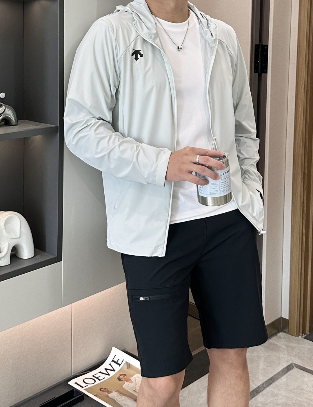 迪桑特男士轻量防晒连帽外套｜运动通勤双在线机能防晒衣 专为春夏出行打造的多功能防晒外套，将专业运动面料与简约都市版型结合