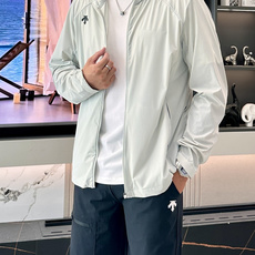 迪桑特男士轻量防晒连帽外套|运动通勤双在线机能防晒衣 专为春夏出行打造的多功能防晒外套,将专业运动面料与简约都市版型结合 迪桑特男士轻量防晒连帽外套|运动通勤双在线机能防晒衣 专为春夏出行打造的多功能防晒外套,将专业运动面料与简约都市版型结合