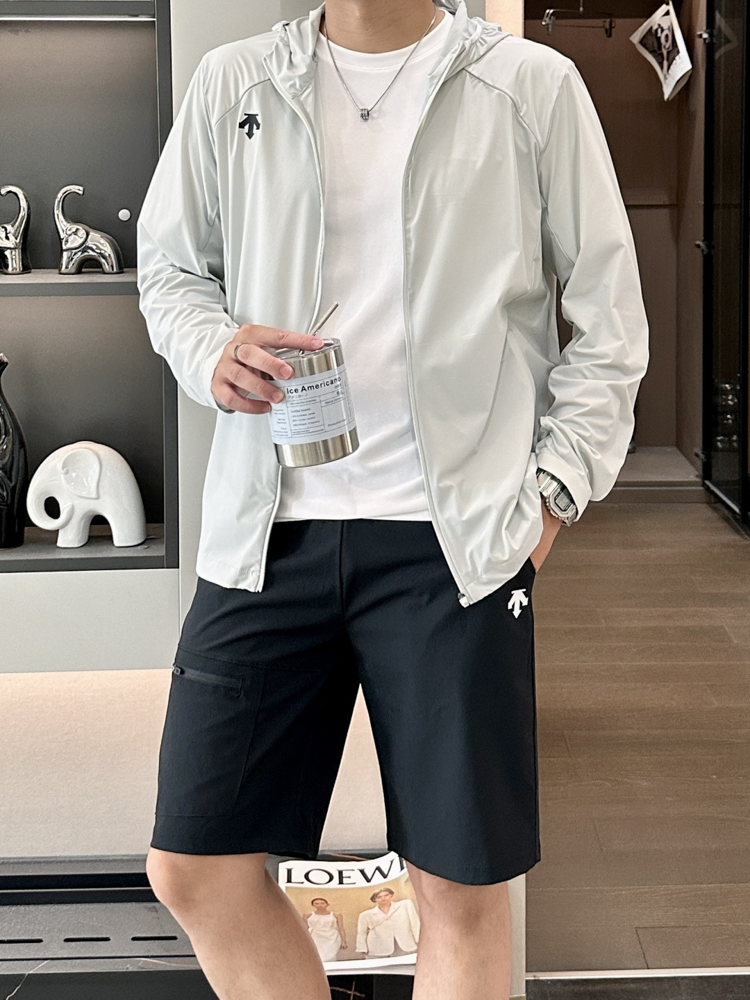 迪桑特男士轻量防晒连帽外套｜运动通勤双在线机能防晒衣 专为春夏出行打造的多功能防晒外套，将专业运动面料与简约都市版型结合