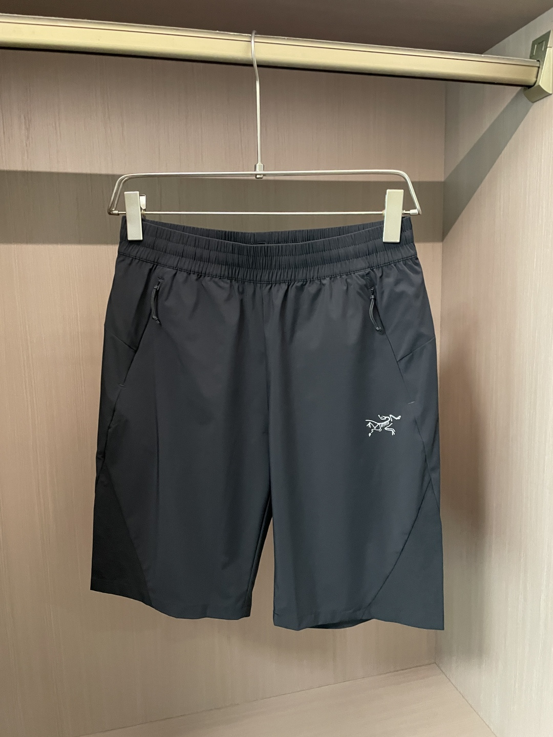 鸟家 26新品短裤  冰感速干面料，夏日体感直降3℃ 采用高弹冰丝速干面料，触感丝滑凉感，上身自带降温buff，告别夏日