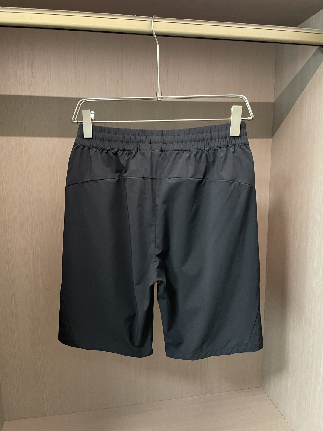 鸟家 26新品短裤  冰感速干面料，夏日体感直降3℃ 采用高弹冰丝速干面料，触感丝滑凉感，上身自带降温buff，告别夏日