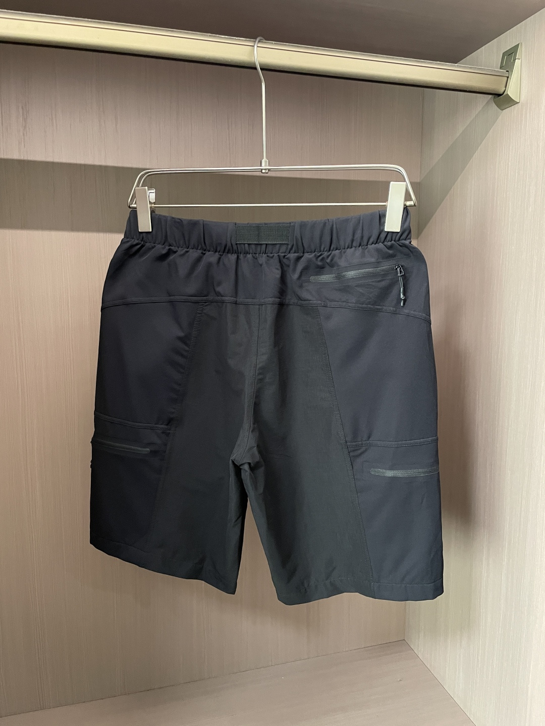鸟家 26新品短裤  冰感速干面料，夏日体感直降3℃ 采用高弹冰丝速干面料，触感丝滑凉感，上身自带降温buff，告别夏日