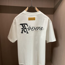 · Lv 官网同款 官网同款 官网同款⚠️ 重磅推荐!2026ss夏装新品 专柜在售 最新系列图案logo短袖T恤 · Lv 官网同款 官网同款 官网同款⚠️ 重磅推荐!2026ss夏装新品 专柜在售 最新系列图案logo短袖T恤