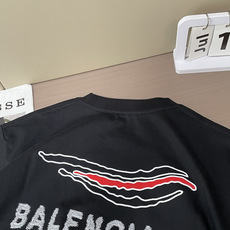 · 巴黎 官网同款 官网同款 官网同款⚠️ 重磅推荐!2026ss夏装新品 专柜在售 最新系列图案logo短袖T恤 · 巴黎 官网同款 官网同款 官网同款⚠️ 重磅推荐!2026ss夏装新品 专柜在售 最新系列图案logo短袖T恤