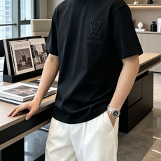 · Lv 官网同款 官网同款 官网同款⚠️ 重磅推荐!2026ss夏装新品 专柜在售 最新系列图案logo短袖T · Lv 官网同款 官网同款 官网同款⚠️ 重磅推荐!2026ss夏装新品 专柜在售 最新系列图案logo短袖T