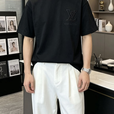 · Lv 官网同款 官网同款 官网同款⚠️ 重磅推荐!2026ss夏装新品 专柜在售 最新系列图案logo短袖T · Lv 官网同款 官网同款 官网同款⚠️ 重磅推荐!2026ss夏装新品 专柜在售 最新系列图案logo短袖T