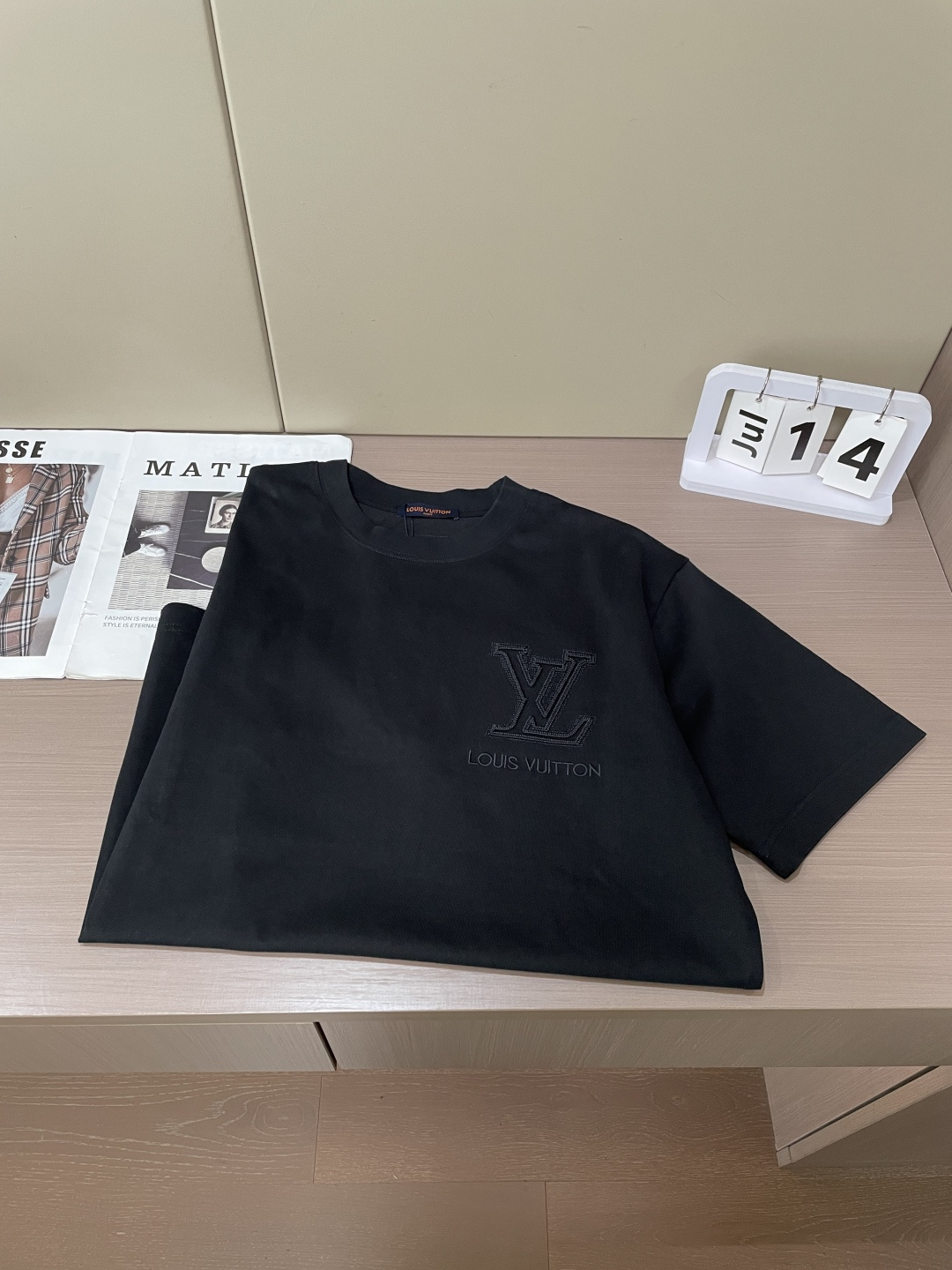 · Lv 官网同款 官网同款 官网同款⚠️ 重磅推荐!2026ss夏装新品 专柜在售 最新系列图案logo短袖T · Lv 官网同款 官网同款 官网同款⚠️ 重磅推荐!2026ss夏装新品 专柜在售 最新系列图案logo短袖T
