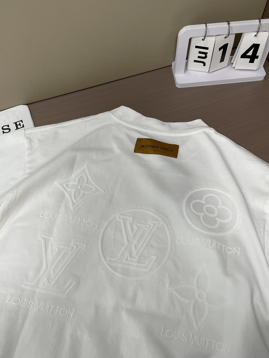 · Lv 官网同款 官网同款 官网同款⚠️ 重磅推荐!2026ss夏装新品 专柜在售 最新系列图案logo短袖T恤 · Lv 官网同款 官网同款 官网同款⚠️ 重磅推荐!2026ss夏装新品 专柜在售 最新系列图案logo短袖T恤