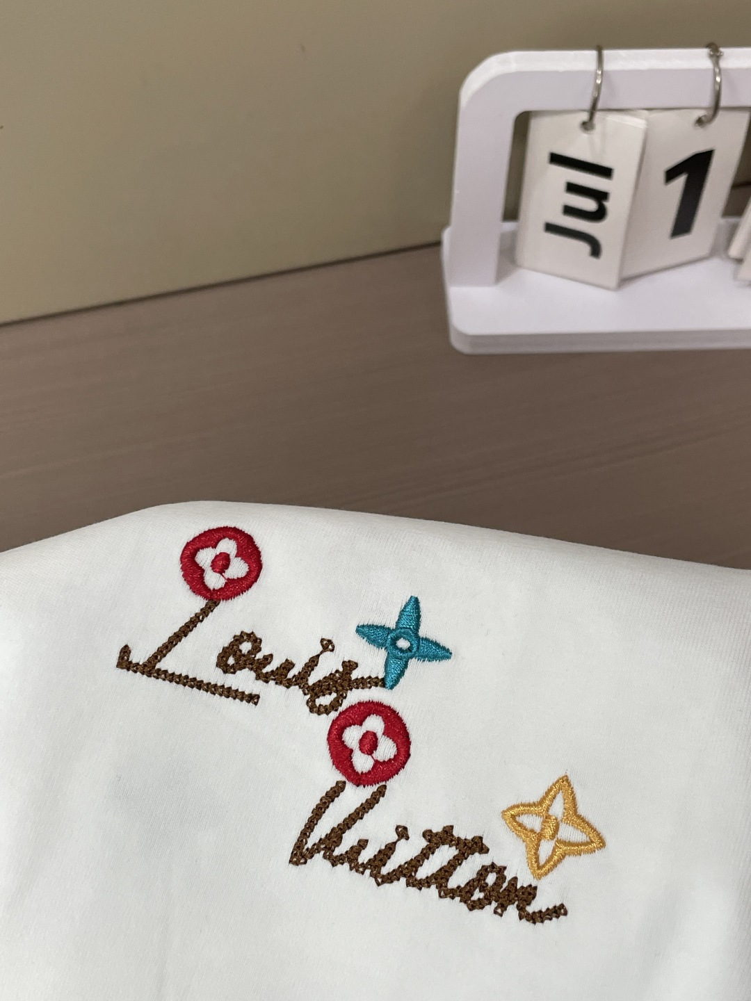 ·   Lv 官网同款 官网同款 官网同款⚠️ 重磅推荐！2026ss夏装新品 专柜在售 最新系列图案logo短袖T恤 
