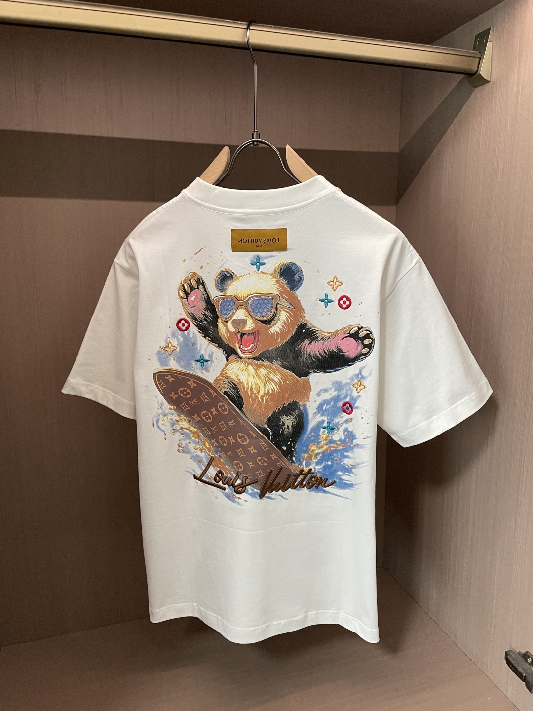 ·   Lv 官网同款 官网同款 官网同款⚠️ 重磅推荐！2026ss夏装新品 专柜在售 最新系列图案logo短袖T恤 