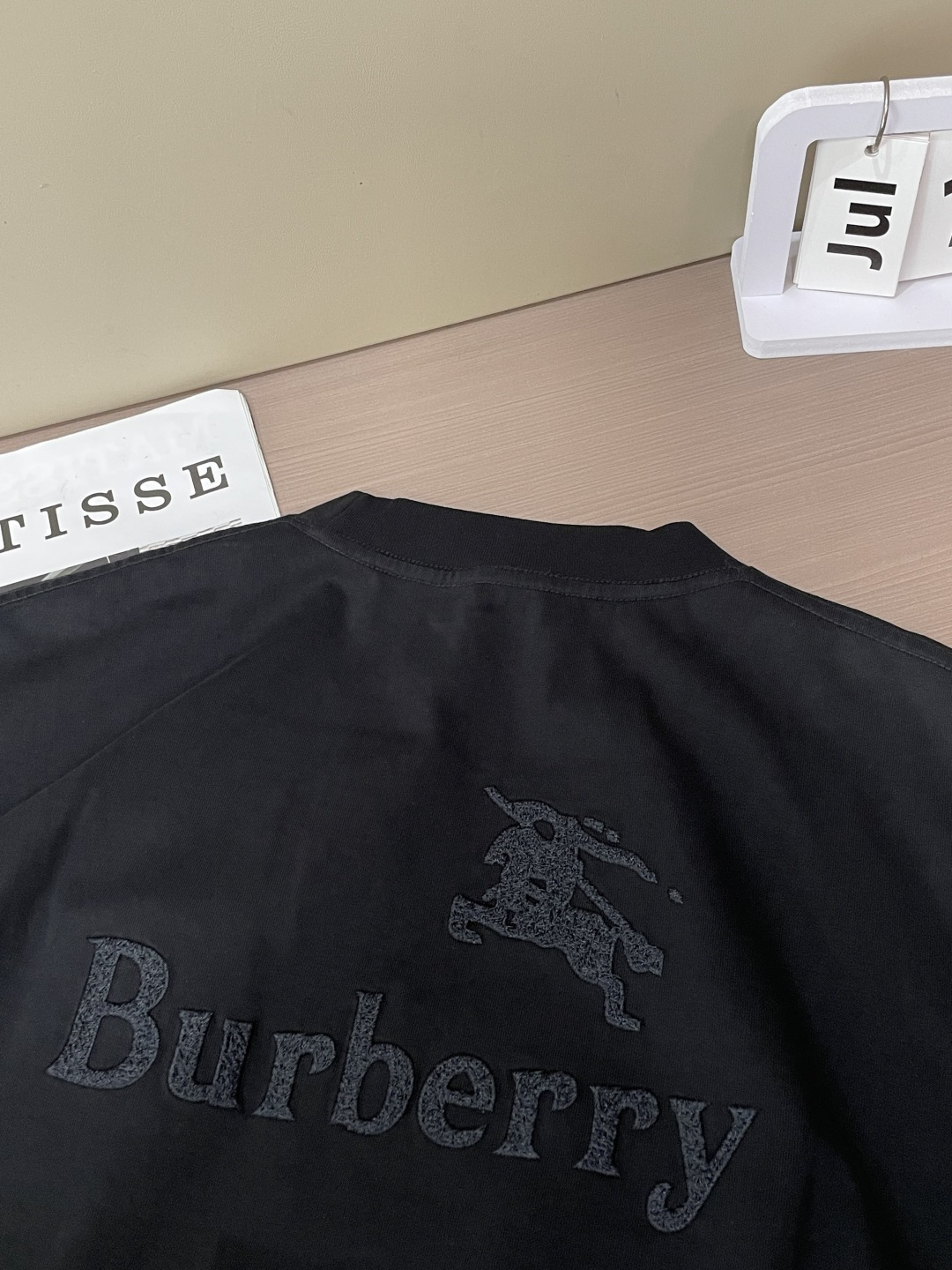 · Bur 官网同款 官网同款 官网同款⚠️ 重磅推荐!2026ss夏装新品 专柜在售 最新系列图案logo短袖T恤 · Bur 官网同款 官网同款 官网同款⚠️ 重磅推荐!2026ss夏装新品 专柜在售 最新系列图案logo短袖T恤