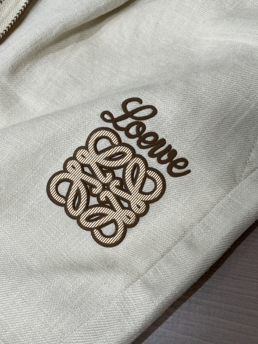 ·  LOEWE肌理抽绳五分休闲短裤｜夏日松弛刚需神裤 自带高级亚麻肌理感，一眼沦陷的轻奢通勤度假双穿短裤，把随性格调焊