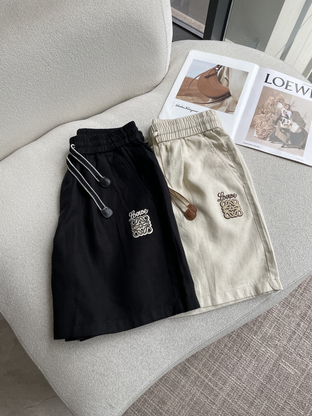 · LOEWE肌理抽绳五分休闲短裤|夏日松弛刚需神裤 自带高级亚麻肌理感,一眼沦陷的轻奢通勤度假双穿短裤,把随性格调焊 · LOEWE肌理抽绳五分休闲短裤|夏日松弛刚需神裤 自带高级亚麻肌理感,一眼沦陷的轻奢通勤度假双穿短裤,把随性格调焊