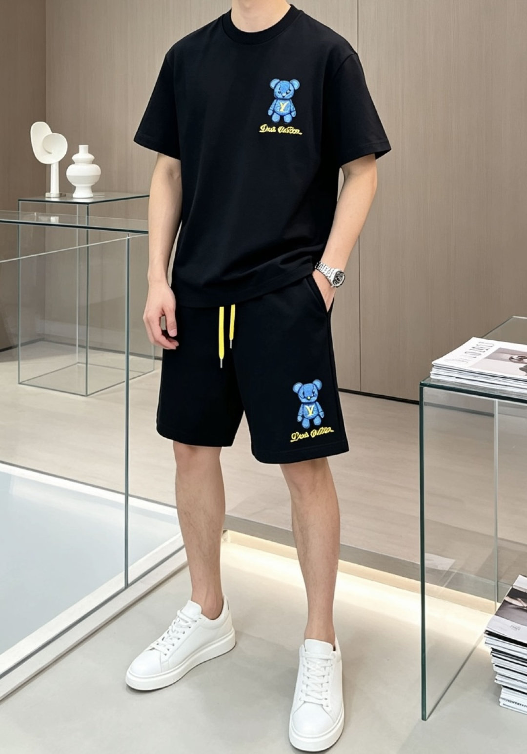 NO:950067,Lv round neck short-sleeved shorts suit half-sleeved suit top version trading company channel order, overseas boutique exclusive limited sale, classic is eternal, it is definitely worth buying!  This type of suit is also a must-have for lazy people. You don’t have to think about how to match it, you can just get it in one set!  Customized fabrics are provided by customers, which are smooth to the touch, yet crisp and stylish, and the upper body is full of texture!  The overall design is simple and elegant without losing style. It has a strong sense of upper body and is definitely at the forefront of fashion. It is very comfortable to wear. There is no need to say much about the style and cutting of the pants. The upper body is exquisite and lively. It is truly a palace-level casual pants that can be used in various occasions whether it is sports or leisure. It is worthy of Amway, roaring recommendation!  !  /1 set (not sold separately) size m-xxxl,,louis vuitton,shorts,T-shirt,19860909Lv 圆领短袖短裤套装 半袖套装顶级版本贸易公司渠道订单,海外精品独家限定发售,经典即永恒,入手绝对值的！这种类型的套装也是懒人必备的一套,不用想怎么搭配,直接一套轻松搞定！客供定制面料,触感顺滑,却又挺括有型,上身质感十足！ 整体简洁大方而不失格调,上身感极强,绝对走在时尚最前端,穿着非常舒适,裤型款式和裁剪亦无需多言,上身精致跃然,真正殿堂级的休闲裤,无论是运动还是休闲时候都能胜任各种场合,值得安利,咆哮推荐！！ /1套（不拆卖) 尺码m-xxxl,,louis vuitton,shorts,T-shirt,,Men's clothing