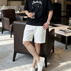 迪奥流苏手写刺绣T恤三色上新,白干净、黑低调、牛油果绿清新吸睛。 流线手写字母+垂坠小挂饰刺绣设计,别致小众不撞款,顺滑 迪奥流苏手写刺绣T恤三色上新,白干净、黑低调、牛油果绿清新吸睛。 流线手写字母+垂坠小挂饰刺绣设计,别致小众不撞款,顺滑