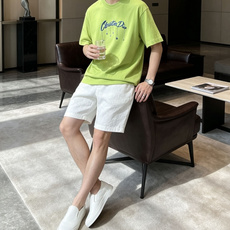 迪奥流苏手写刺绣T恤三色上新,白干净、黑低调、牛油果绿清新吸睛。 流线手写字母+垂坠小挂饰刺绣设计,别致小众不撞款,顺滑 迪奥流苏手写刺绣T恤三色上新,白干净、黑低调、牛油果绿清新吸睛。 流线手写字母+垂坠小挂饰刺绣设计,别致小众不撞款,顺滑