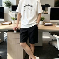 迪奥流苏手写刺绣T恤三色上新,白干净、黑低调、牛油果绿清新吸睛。 流线手写字母+垂坠小挂饰刺绣设计,别致小众不撞款,顺滑 迪奥流苏手写刺绣T恤三色上新,白干净、黑低调、牛油果绿清新吸睛。 流线手写字母+垂坠小挂饰刺绣设计,别致小众不撞款,顺滑